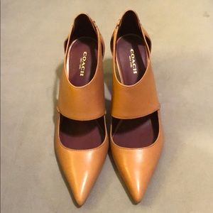 Coach Tan Pumps size 7.5 Like new, Only worn once!